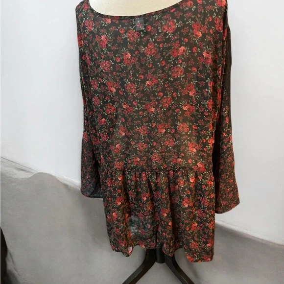 Torrid Red Floral Relaxed Blouse - Picture 4 of 5
